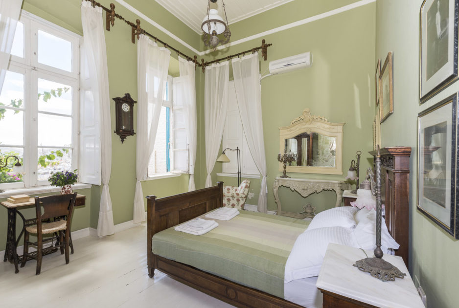 Green bedroom (2)