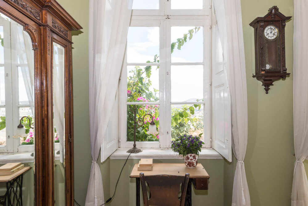 Green bedroom (2)